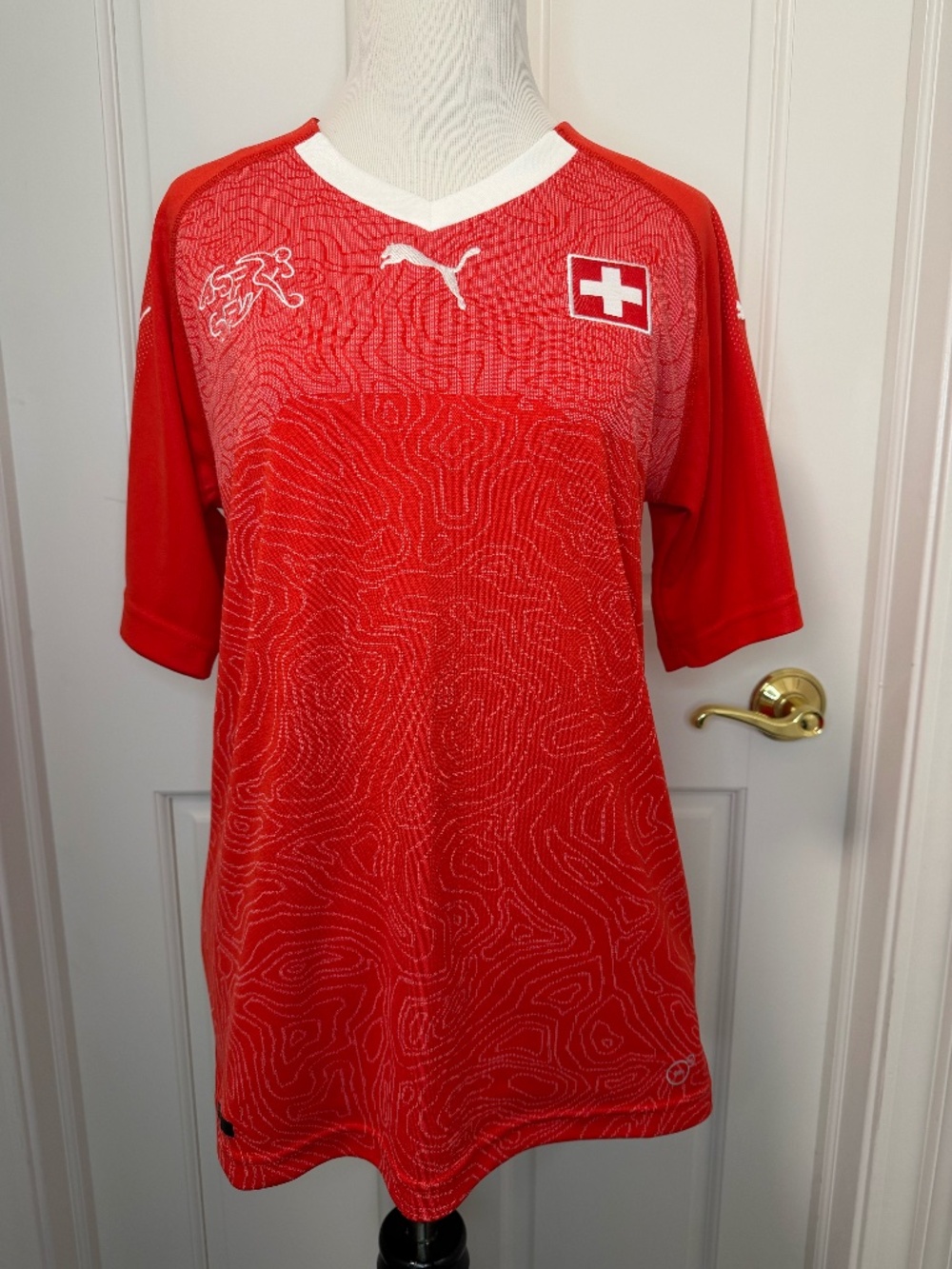Puma Switzerland National Team 2018/19 Home Soccer Football Jersey Men's Small